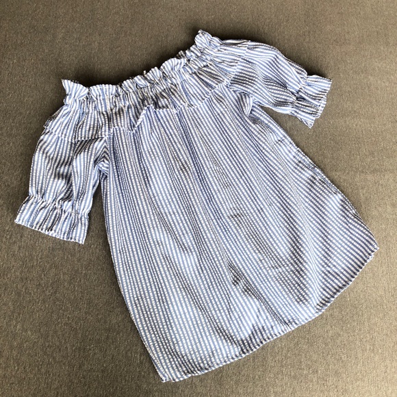 Tops - Striped off-shoulders top